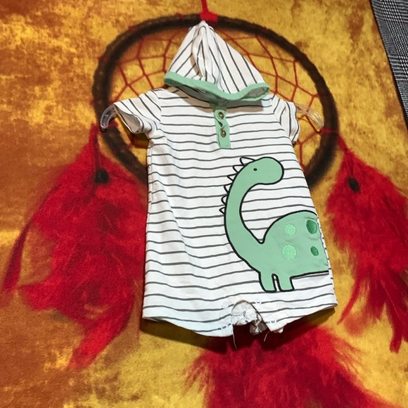 MAX & MARCUS-white/green stripe DINO print short sleeve hooded button one piece - Picture 3 of 9